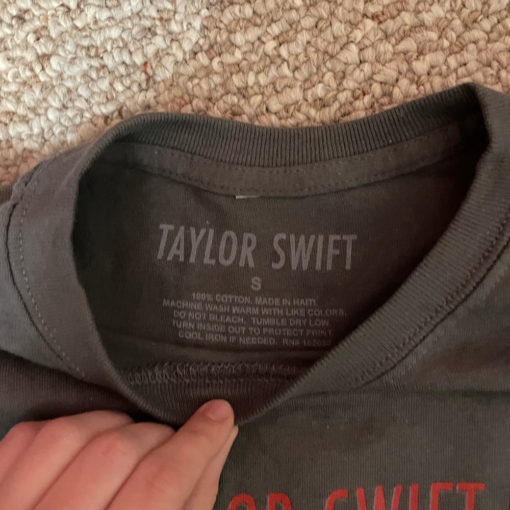 Taylor Swift tee shift